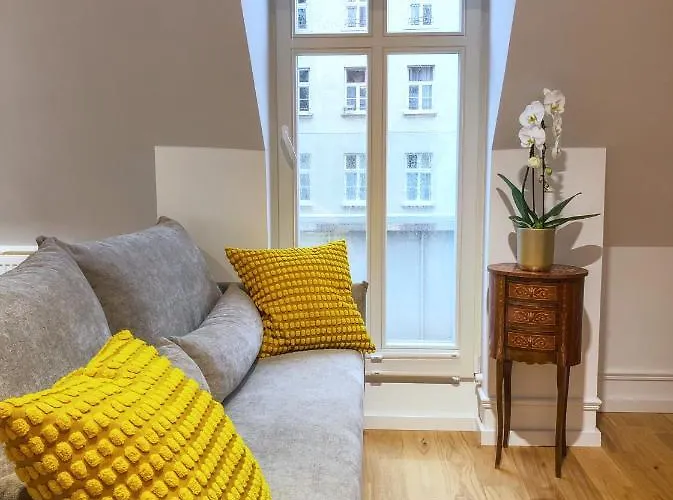 Tom Sawyer's Old Town Apartment *