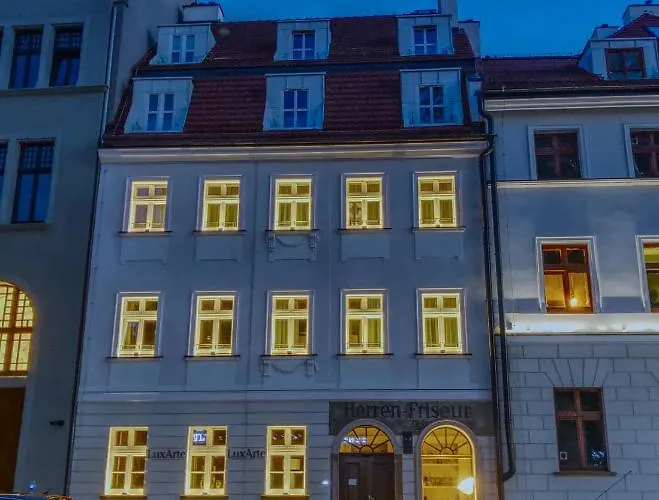 Tom Sawyer's Old Town Apartment *